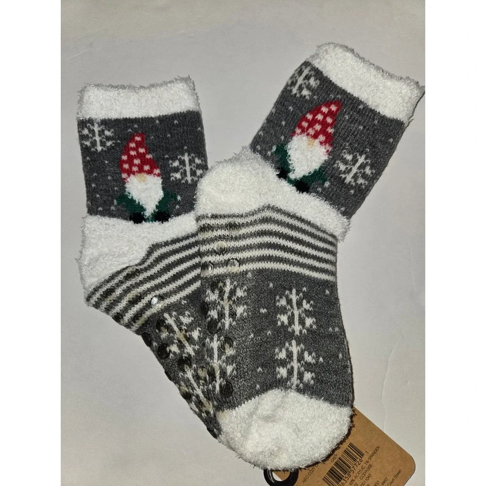 Northeast Outfitters Kids Cozy Cabin Socks Youth Size 10K-4 Gray Gnome Christmas
